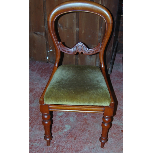 442 - Five matching Victorian mahogany balloon-back dining chairs, each with scroll stretcher and slip-in ... 