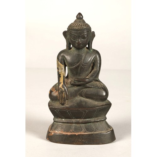 203 - Bronze figure of Buddha Shakyamuni, 17cm high.