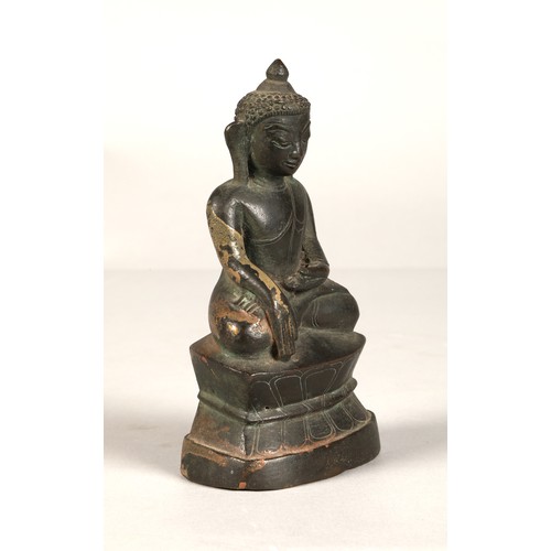 203 - Bronze figure of Buddha Shakyamuni, 17cm high.