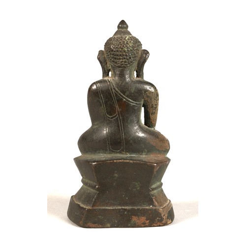 203 - Bronze figure of Buddha Shakyamuni, 17cm high.