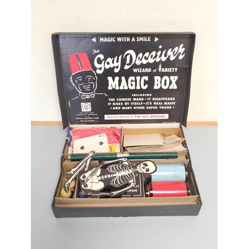 135 - A boxed 'The Gay Deceiver' magic box set c1950-60s.