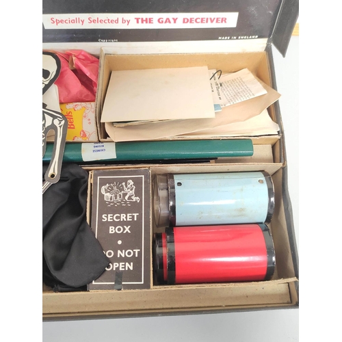 135 - A boxed 'The Gay Deceiver' magic box set c1950-60s.