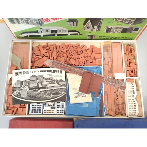 137 - Vintage boxed construction sets to include Brickplayer Kit 4, Bayko Building Set, and Meccano outfit... 