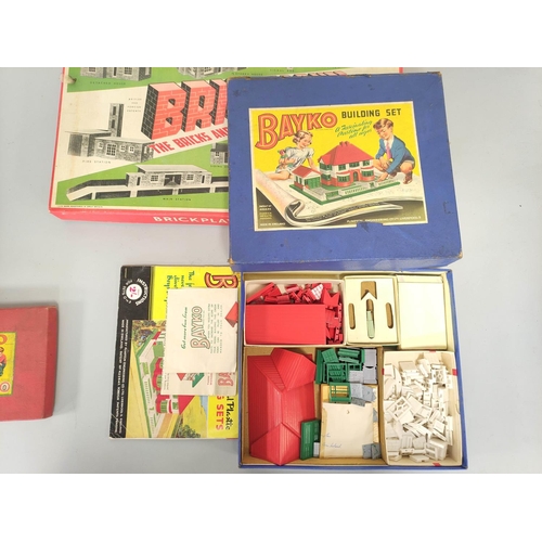 137 - Vintage boxed construction sets to include Brickplayer Kit 4, Bayko Building Set, and Meccano outfit... 