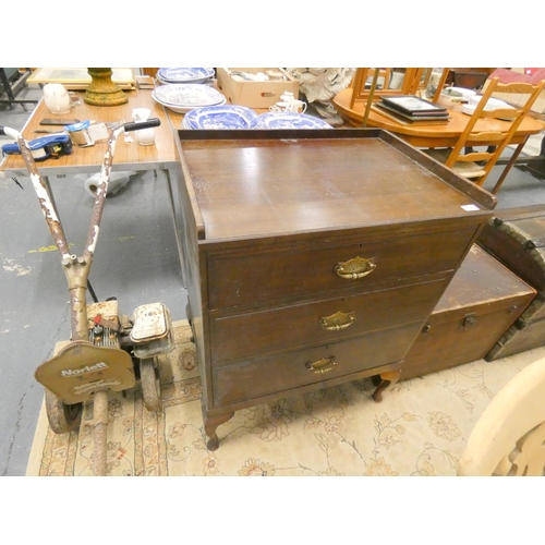 513 - Mahogany chest of three drawers, with gallery top.