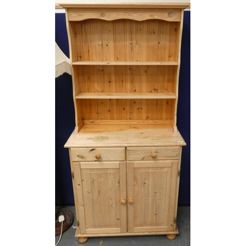 524 - Small pine dresser. with plate rack, drawers & cupboards below.