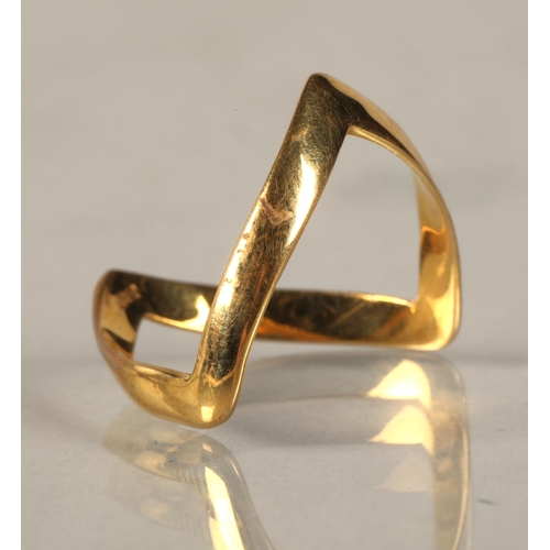 100 - 9 carat gold ring, 1.8 grams, size P