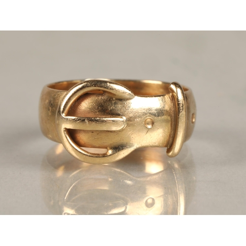 89 - 9 carat gold buckle ring - 3.1 grams, size I