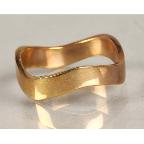 93 - 9 carat gold band, 3.9 grams, size P