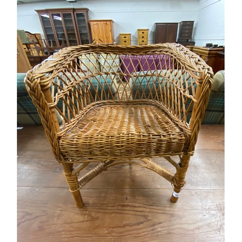 553 - Children's wicker chair, 47cm height