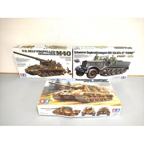 110 - Tamiya. Group of 1:35 scale models to include a U.S Self-Propelled M40 No 351, Panzerjager Jagdtiger... 