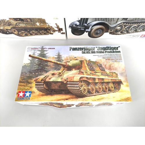 110 - Tamiya. Group of 1:35 scale models to include a U.S Self-Propelled M40 No 351, Panzerjager Jagdtiger... 