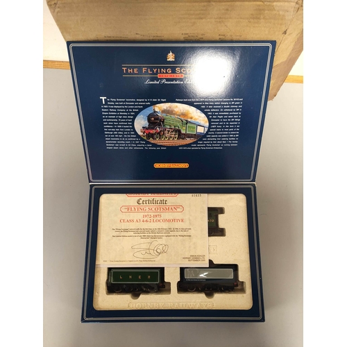 214 - Hornby Railways. Boxed 00 gauge R098 Flying Scotsman limited edition presentation set comprising of ... 