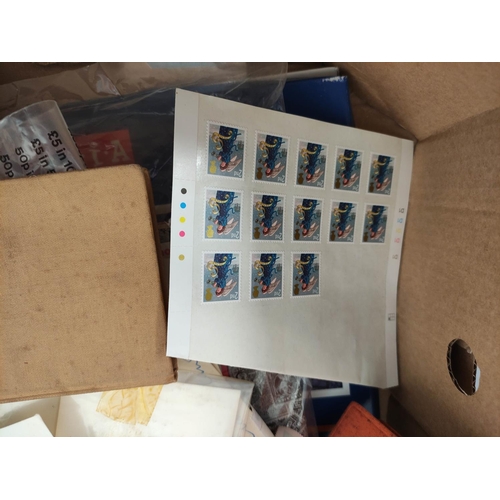 406 - Box containing a large quantity of mixed World postage stamps.