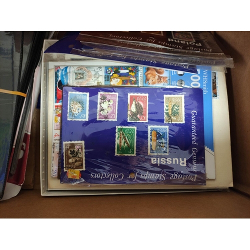 416 - Box containing mixed world postage stamp albums and album sheets.