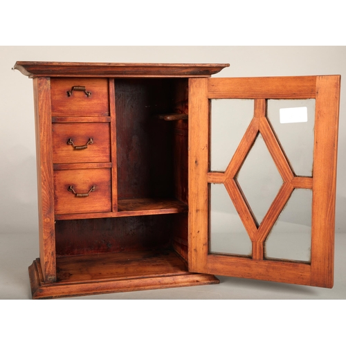 508 - Small contemporary collectors cabinet, 26 x 35 x 17 cm