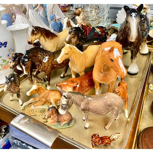 328 - Quantity of horse figures