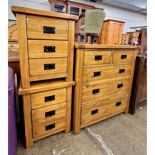 585 - Contemporary oak two over three chest 92 x 99 x 43 cm, with pair of matching three drawer bedside ca... 