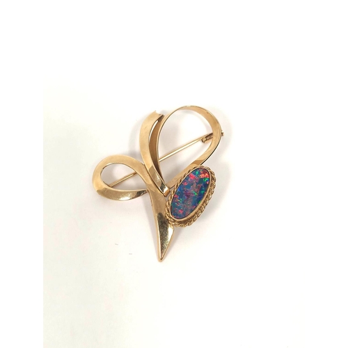 117 - Opal doublet brooch in gold '10k' 5.9g