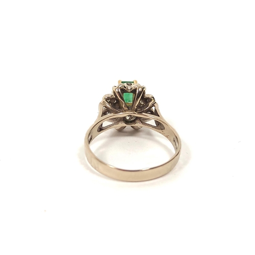 122 - Diamond and emerald high cluster ring in 18ct gold 1973. 4g