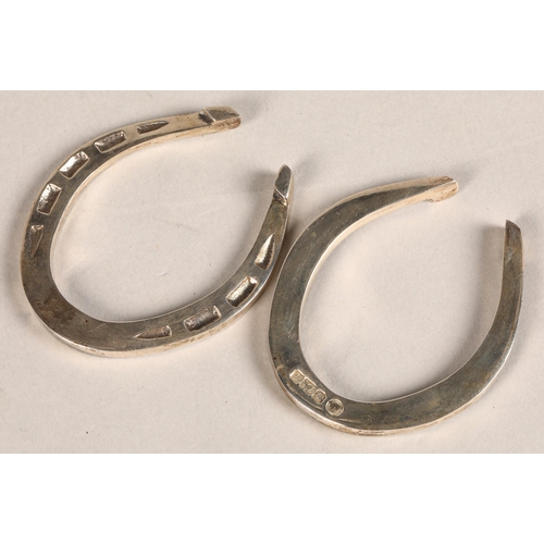 203 - Cased set of two hallmarked silver horseshoe napkin rings, Sheffield 1975, total weight 43.7g