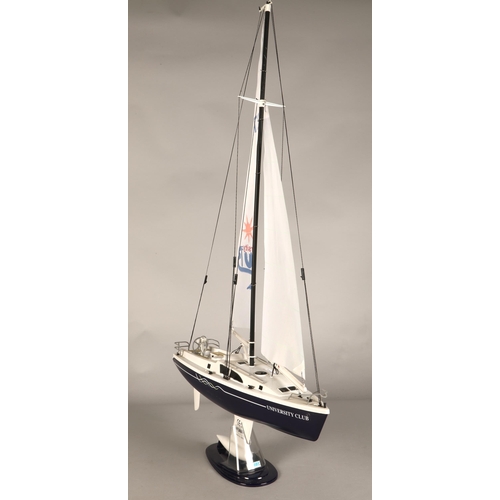 481 - University club model yacht with remote control