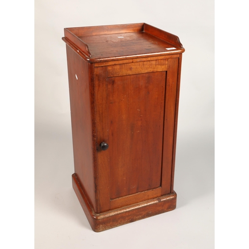 502 - Victorian mahogany pot cupboard 82 x 40 x 37 cm