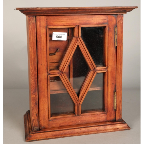 508 - Small contemporary collectors cabinet, 26 x 35 x 17 cm