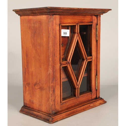 508 - Small contemporary collectors cabinet, 26 x 35 x 17 cm