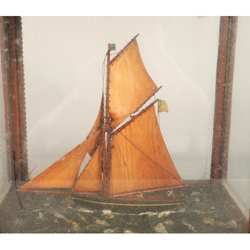 514 - Model yacht in glass case, 38 x 23 x 36cm