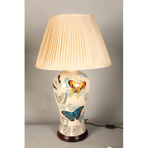 528 - Seven various table lamps and shades 