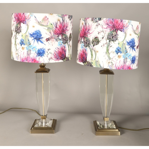 528 - Seven various table lamps and shades 