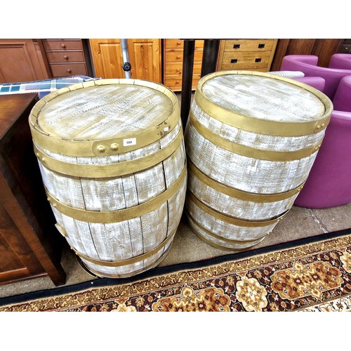 588 - Pair of barrels, 93 cm high each (2)