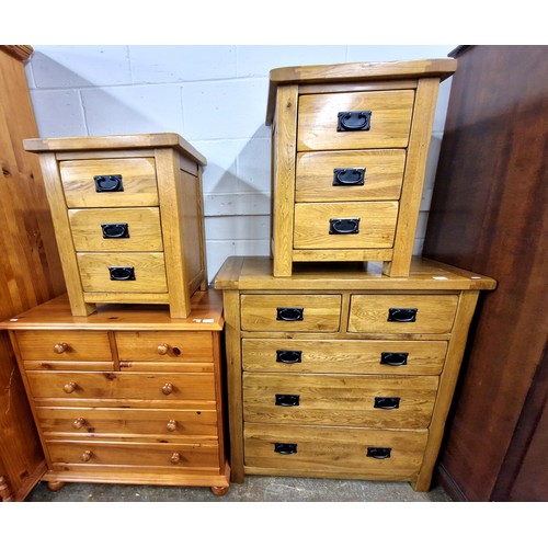 595 - Contemporary oak two over three chest 92 x 43 x 99 cm, with pair of matching three drawer bedside ca... 