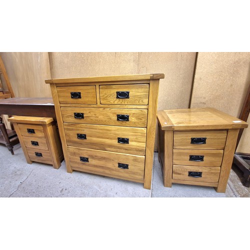 616 - Contemporary oak two over three chest 92 x 43 x 99 cm, with pair of matching three drawer bedside ca... 