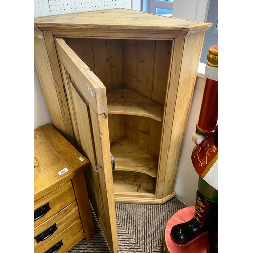 507 - Rustic pine corner cupboard 77 x 44 x 114 cm