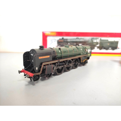 220 - Hornby Railways. Boxed 00 gauge Clan Class steam locomotive 'Clan MacGregor' in BR green livery ... 