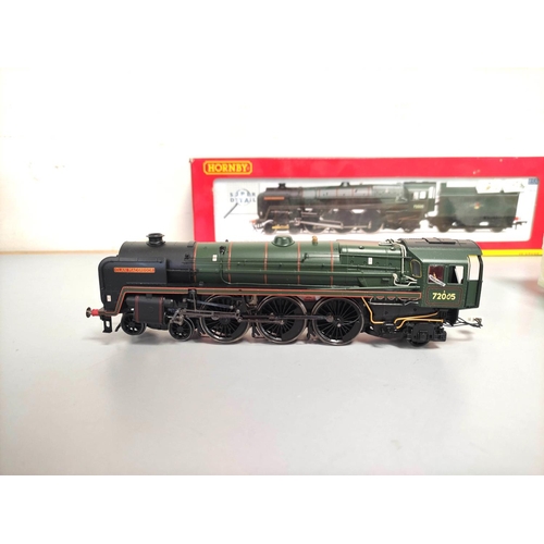 220 - Hornby Railways. Boxed 00 gauge Clan Class steam locomotive 'Clan MacGregor' in BR green livery ... 