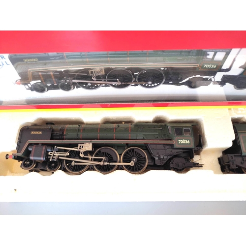 221 - Hornby Railways. 00 gauge locomotives to include a 2-10-0 locomotive and tender 92166 in BR bla... 