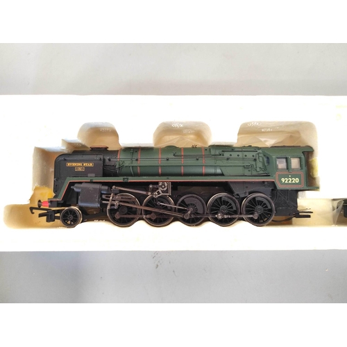 222 - Hornby Railways. Boxed 00 gauge BR 9F 2-10-0 ''Evening Star'' operating number 92220 R2785.... 