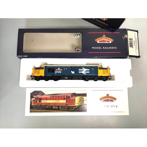 233 - Bachmann Branchline. Two boxed 00 gauge diesel locos comprising of a Class 40 40169 in BR Blue with ... 