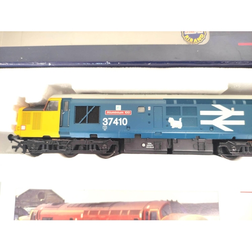 233 - Bachmann Branchline. Two boxed 00 gauge diesel locos comprising of a Class 40 40169 in BR Blue with ... 