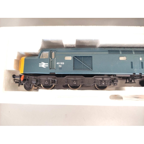 233 - Bachmann Branchline. Two boxed 00 gauge diesel locos comprising of a Class 40 40169 in BR Blue with ... 