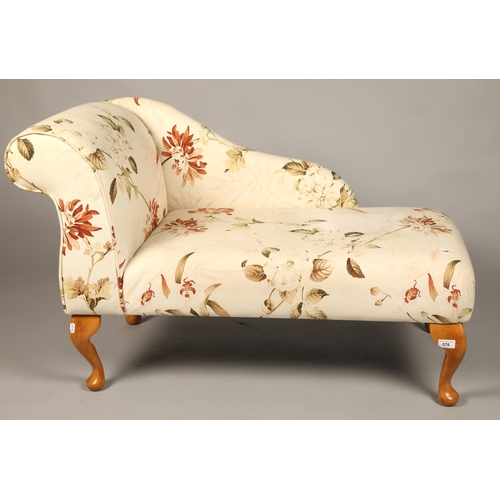 576 - Contemporary chaise longue with cream floral upholstery, approx. dimensions: H 70cm, W 98cm, D 50cm