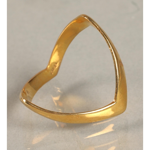 100 - 9 carat gold ring, 1.8 grams, size P