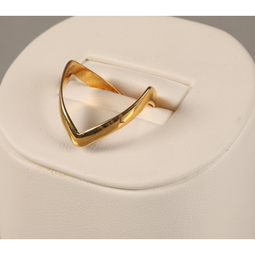 100 - 9 carat gold ring, 1.8 grams, size P