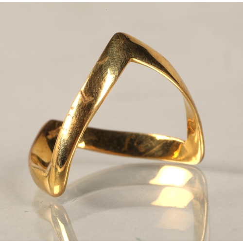 100 - 9 carat gold ring, 1.8 grams, size P