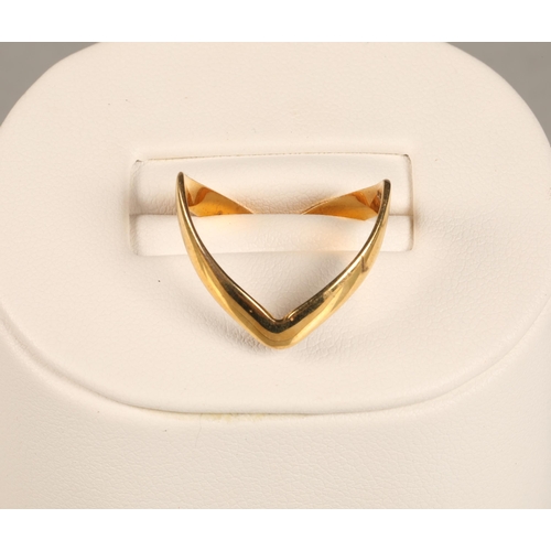 100 - 9 carat gold ring, 1.8 grams, size P