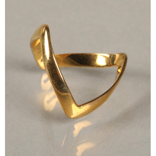 100 - 9 carat gold ring, 1.8 grams, size P