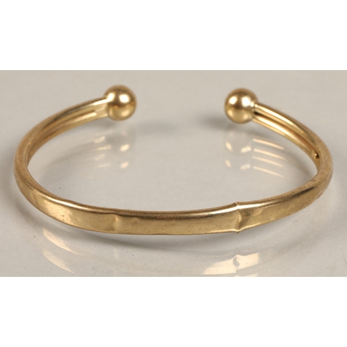 65 - 9ct gold torque bangle (split in middle), 4.4g